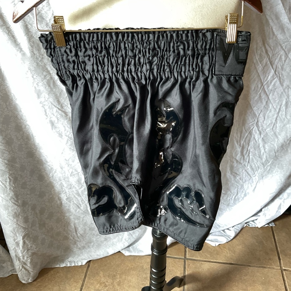 Venum Classic Muay Thai  Shorts - Picture 8 of 10